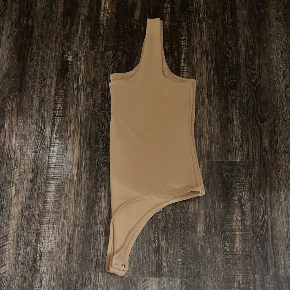 Express Beige Sleeveless Bodysuit - Picture 3 of 4